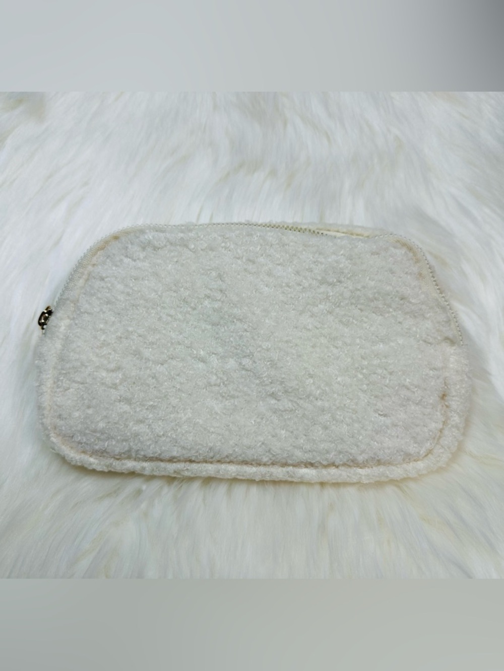 Belt Bag made of white fleece teddy bear style with gold zipper